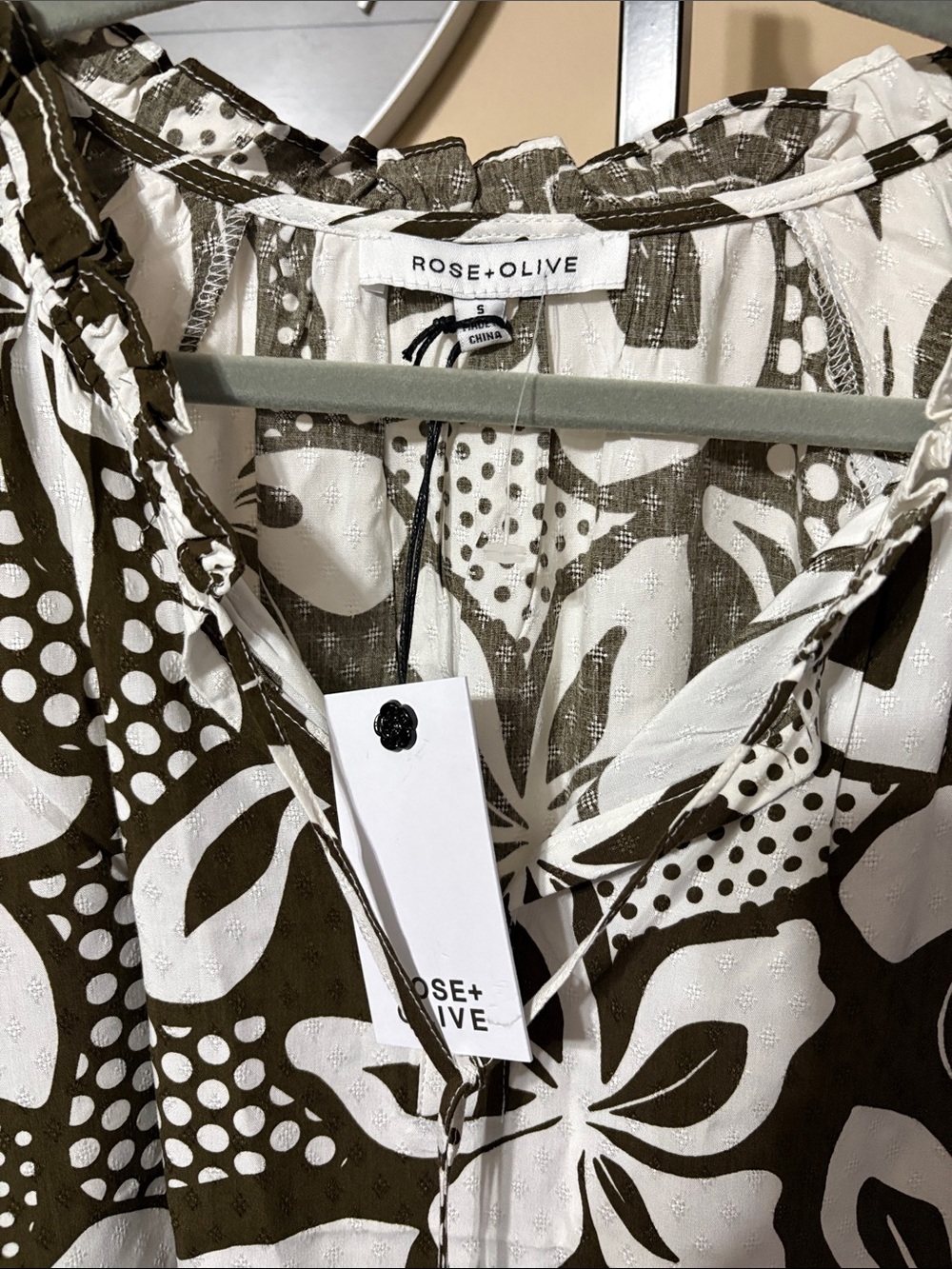 049 NWT Rose & Olive Brown Floral Tie-Front Blouse - Picture 3 of 13